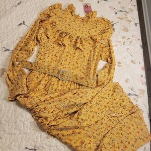 Color gold  size M brand Sister Jane